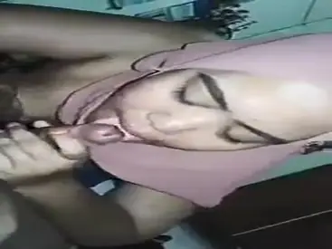 Jilbab Pink Lagi Kulum poster